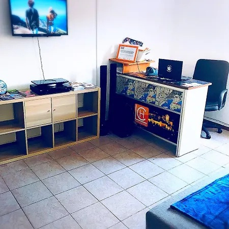 Larios Cool Hostel *